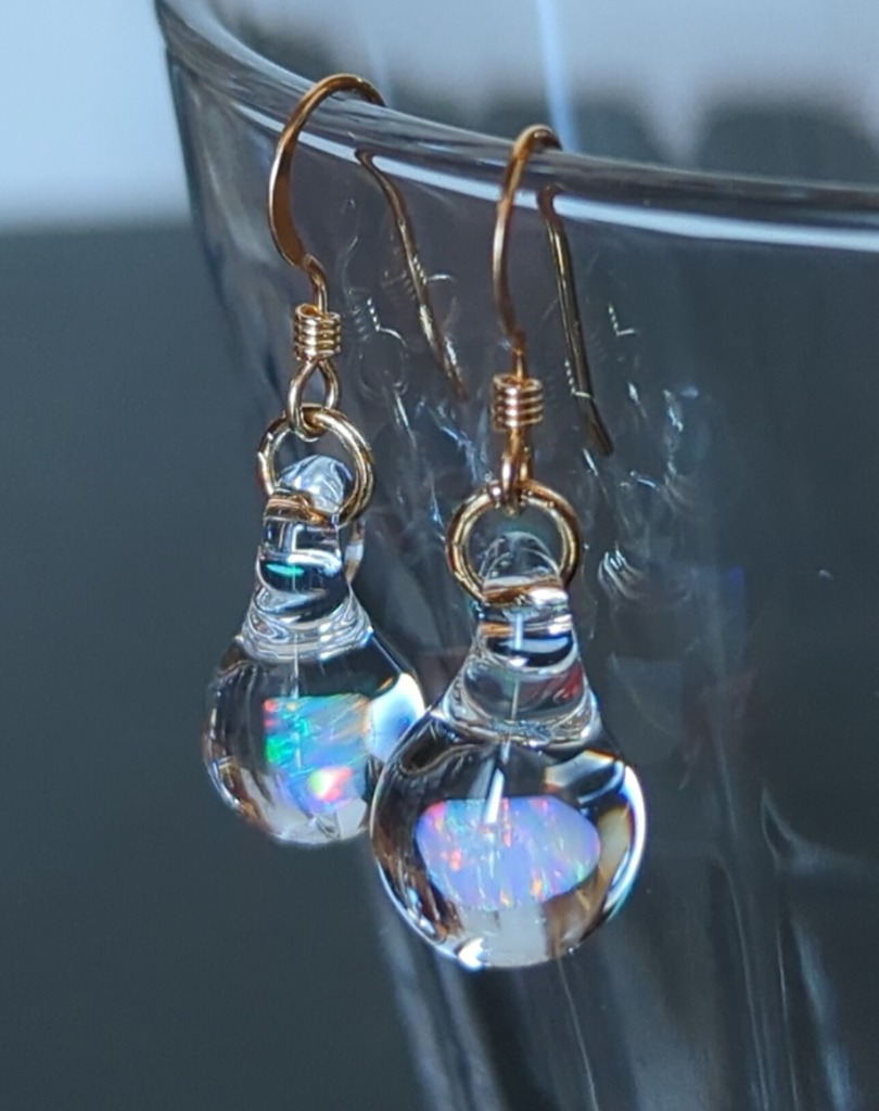 オパールのシンプルピアス2